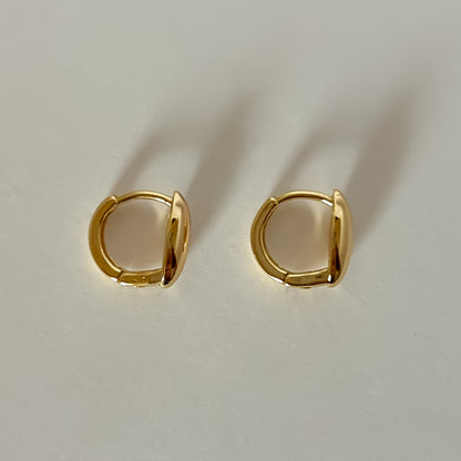 Oval Hugger Hoops