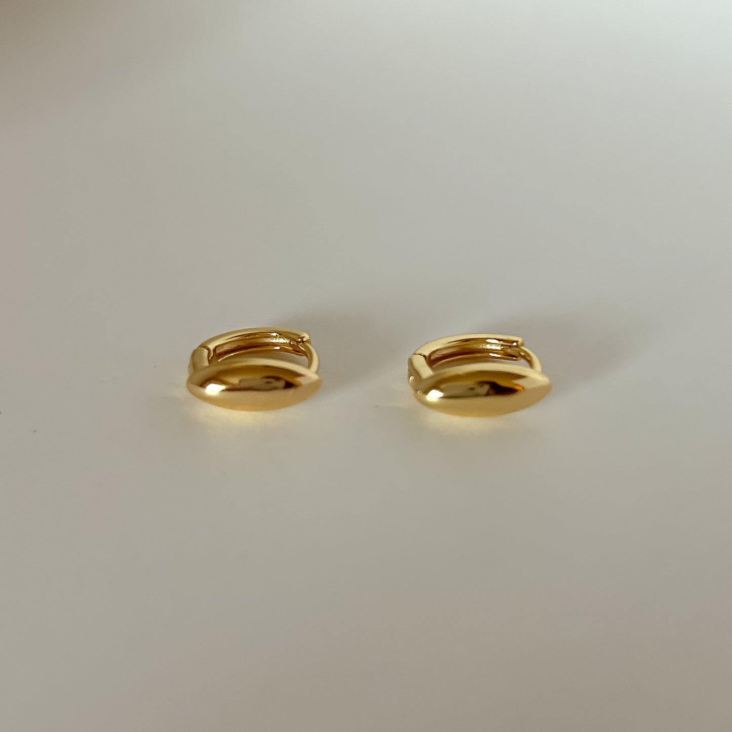 Oval Hugger Hoops