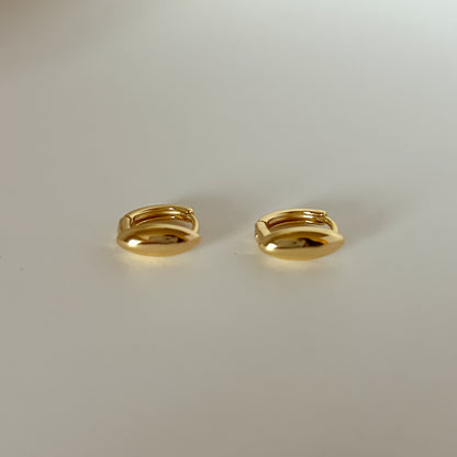 Oval Hugger Hoops