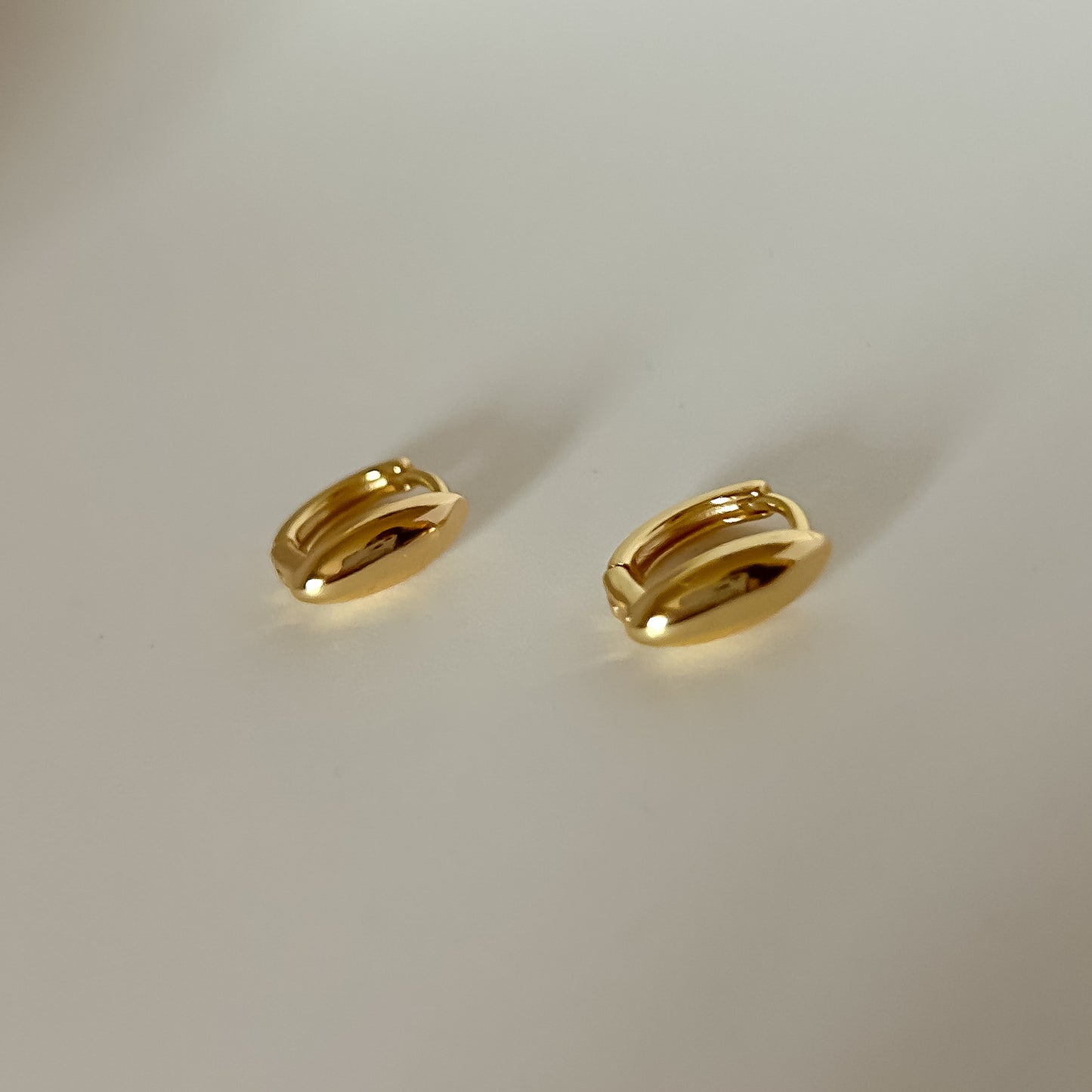 Oval Hugger Hoops