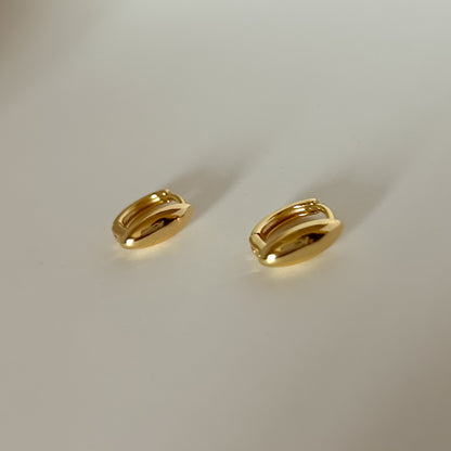 Oval Hugger Hoops